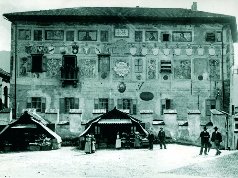 Domus Magna. <br> Il Palazzo della Magnifica Comunità di Fiemme dal Medioevo ad oggi