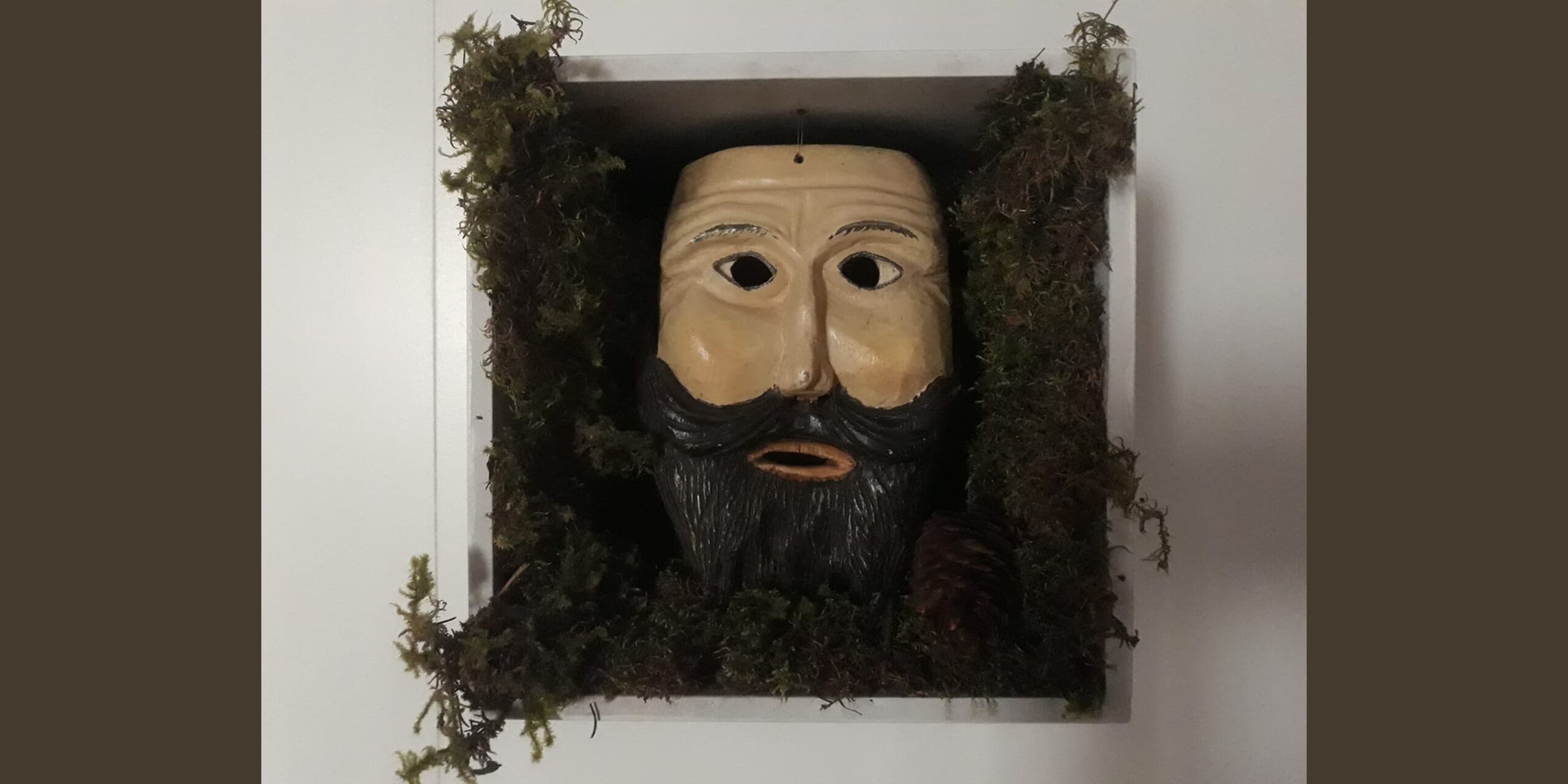 Con la maschera sul naso <br> Magia e tradizione